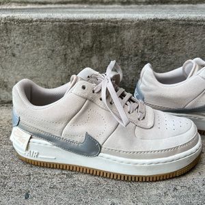 Nike Air Force 1 Jester Lo in sand/white/silver